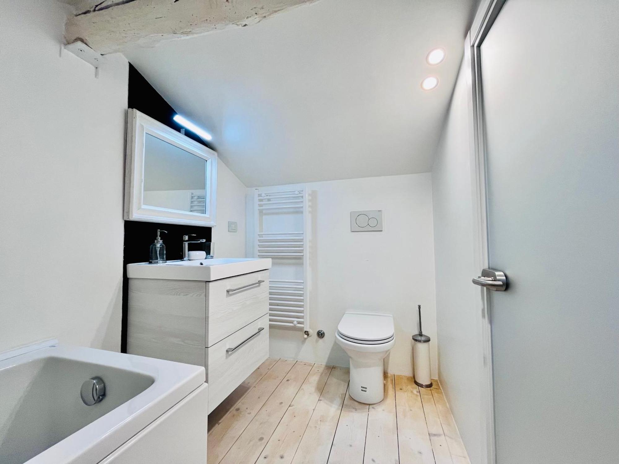 Riverside Loft Navigli - Spacious Two-Bedroom Apartment Милано Екстериор снимка