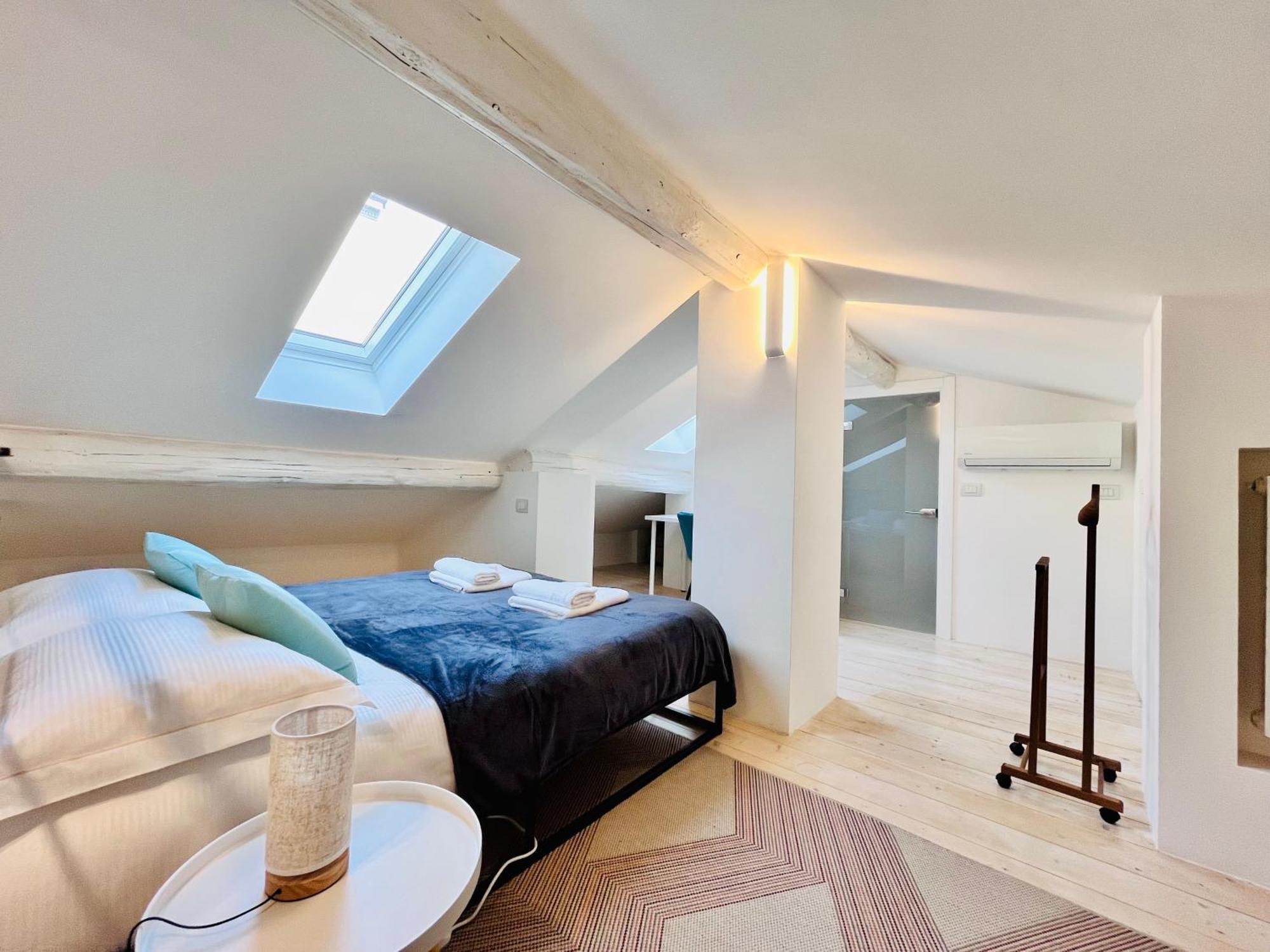 Riverside Loft Navigli - Spacious Two-Bedroom Apartment Милано Екстериор снимка