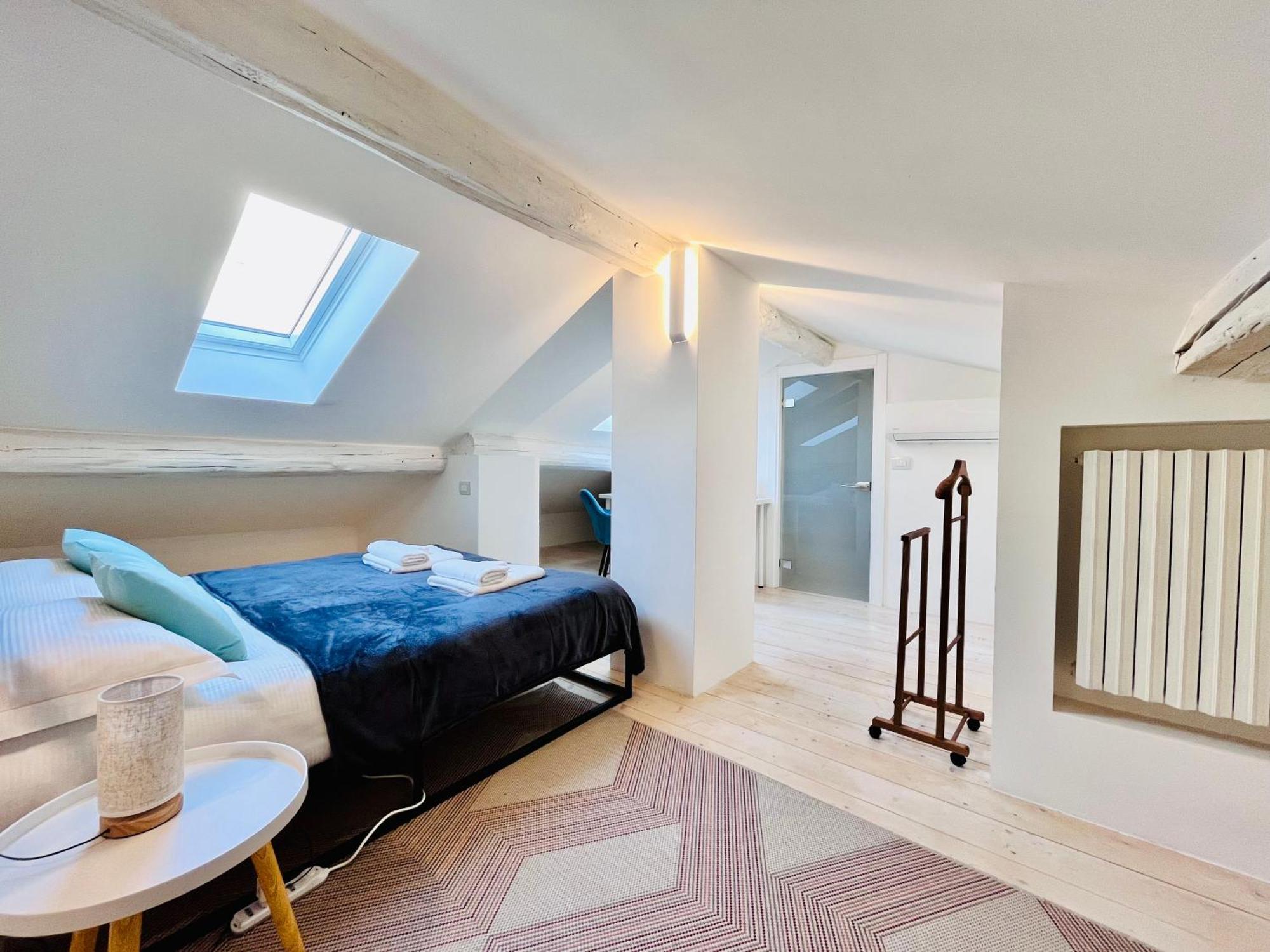 Riverside Loft Navigli - Spacious Two-Bedroom Apartment Милано Екстериор снимка