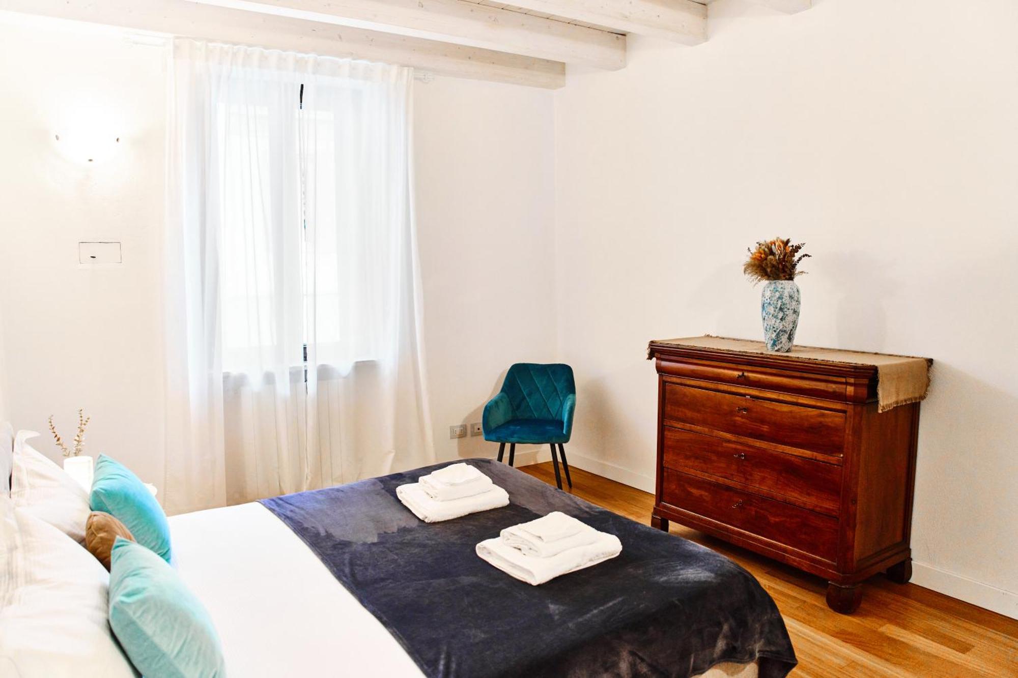 Riverside Loft Navigli - Spacious Two-Bedroom Apartment Милано Екстериор снимка