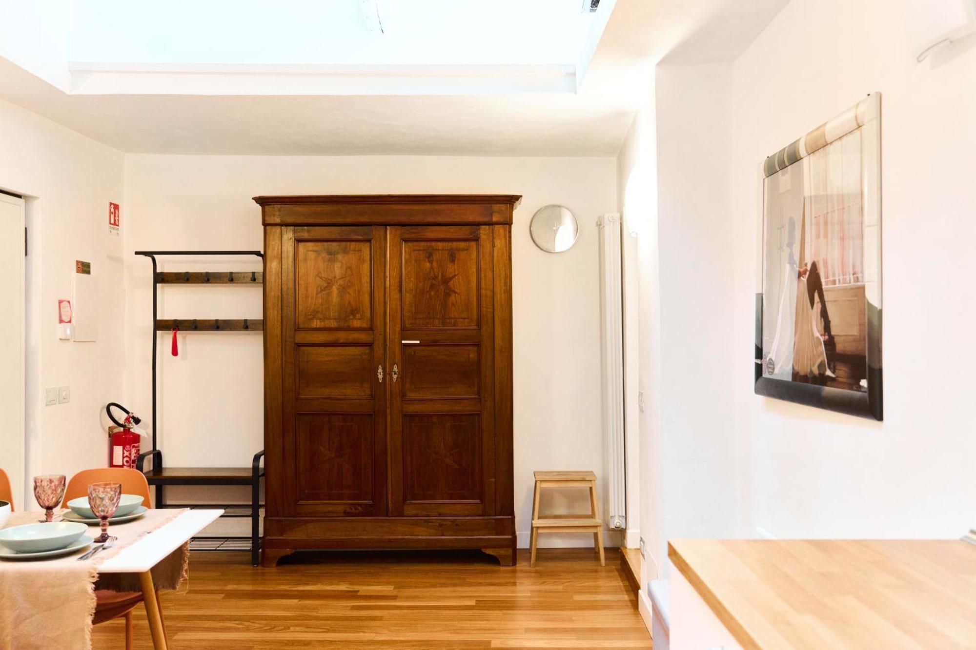 Riverside Loft Navigli - Spacious Two-Bedroom Apartment Милано Екстериор снимка
